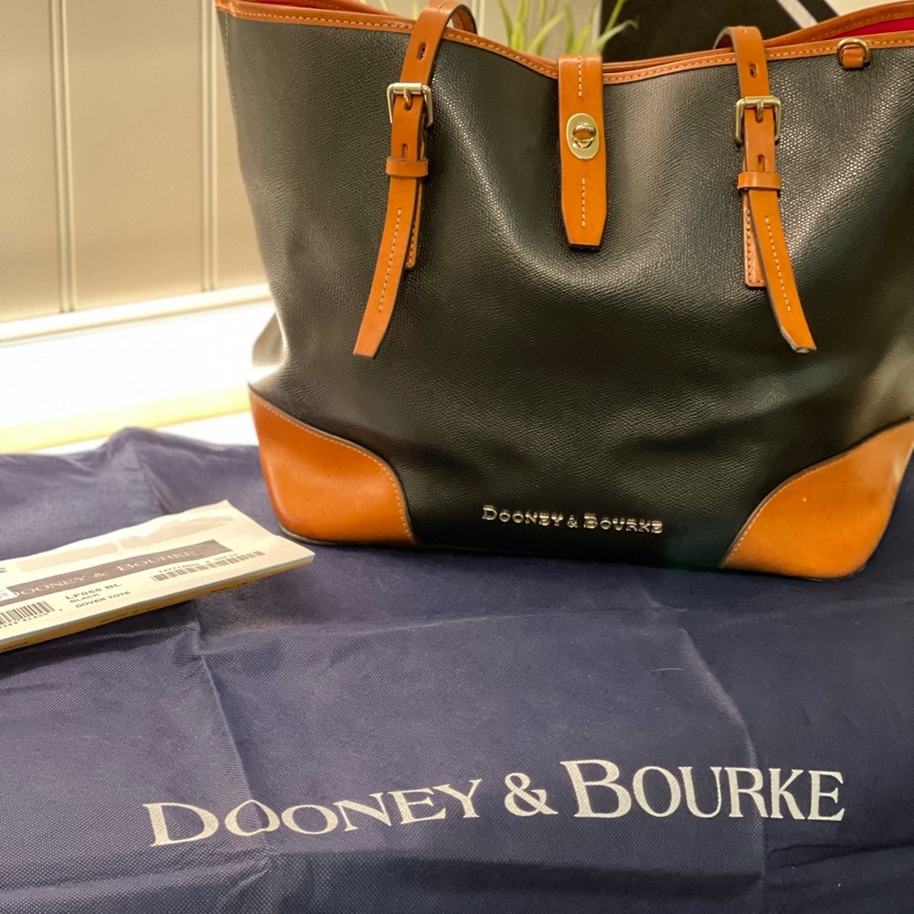 Dooney & Bourke leather tote bag